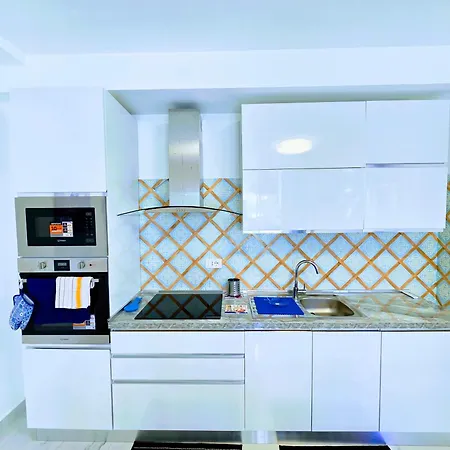 Hamman Exclusive Waterfront Shared Infinity Pool & Private Sea Access شقة *