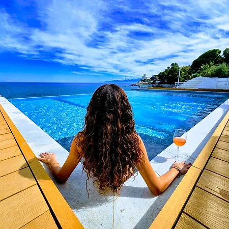 Hamman Exclusive Waterfront Shared Infinity Pool & Private Sea Access *